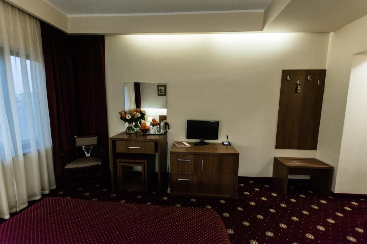 Hotel Ferdinand Constanţa Exteriör bild