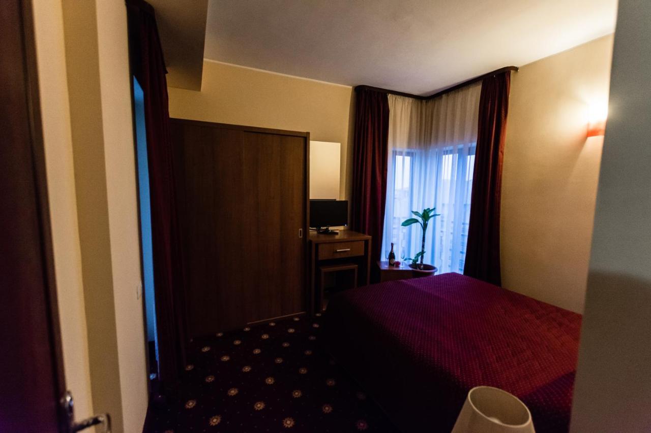 Hotel Ferdinand Constanţa Exteriör bild